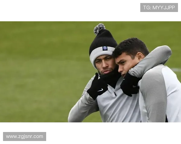 内马尔加盟弗鲁米嫩塞传闻再起弟媳社媒晒合照引发球迷热议